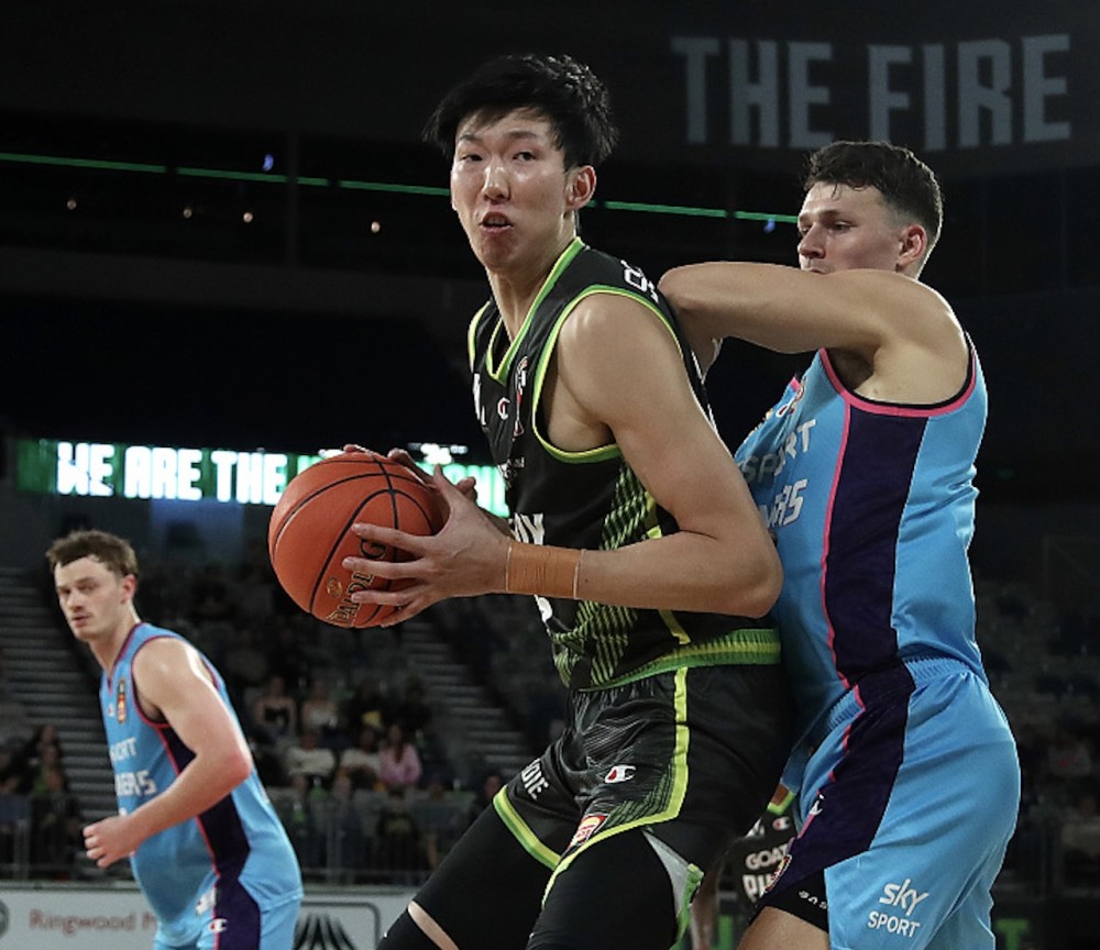 多特蒙德训练开放日,集结日绝杀压哨引欢呼,CBA常规赛在即,心理建设被强调的简单介绍 多特蒙德训练开放日,集结日绝杀压哨引欢呼,CBA常规赛在即,心理建设被强调的简单介绍