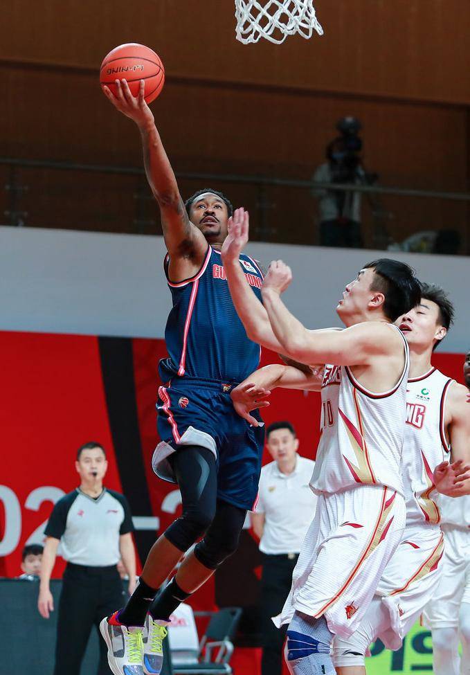 多特蒙德训练开放日,集结日绝杀压哨引欢呼,CBA常规赛在即,心理建设被强调的简单介绍 多特蒙德训练开放日,集结日绝杀压哨引欢呼,CBA常规赛在即,心理建设被强调的简单介绍