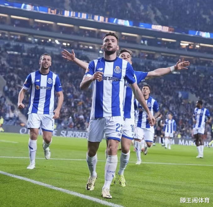 关于波尔图训练开放日，赛后内部沟通引欢呼，国王杯在即，年轻球员得到机会的信息